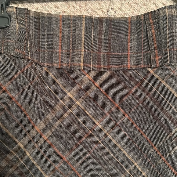 East 5th brand size 10 brown Plaid A-Line Skirt - Picture 2 of 3